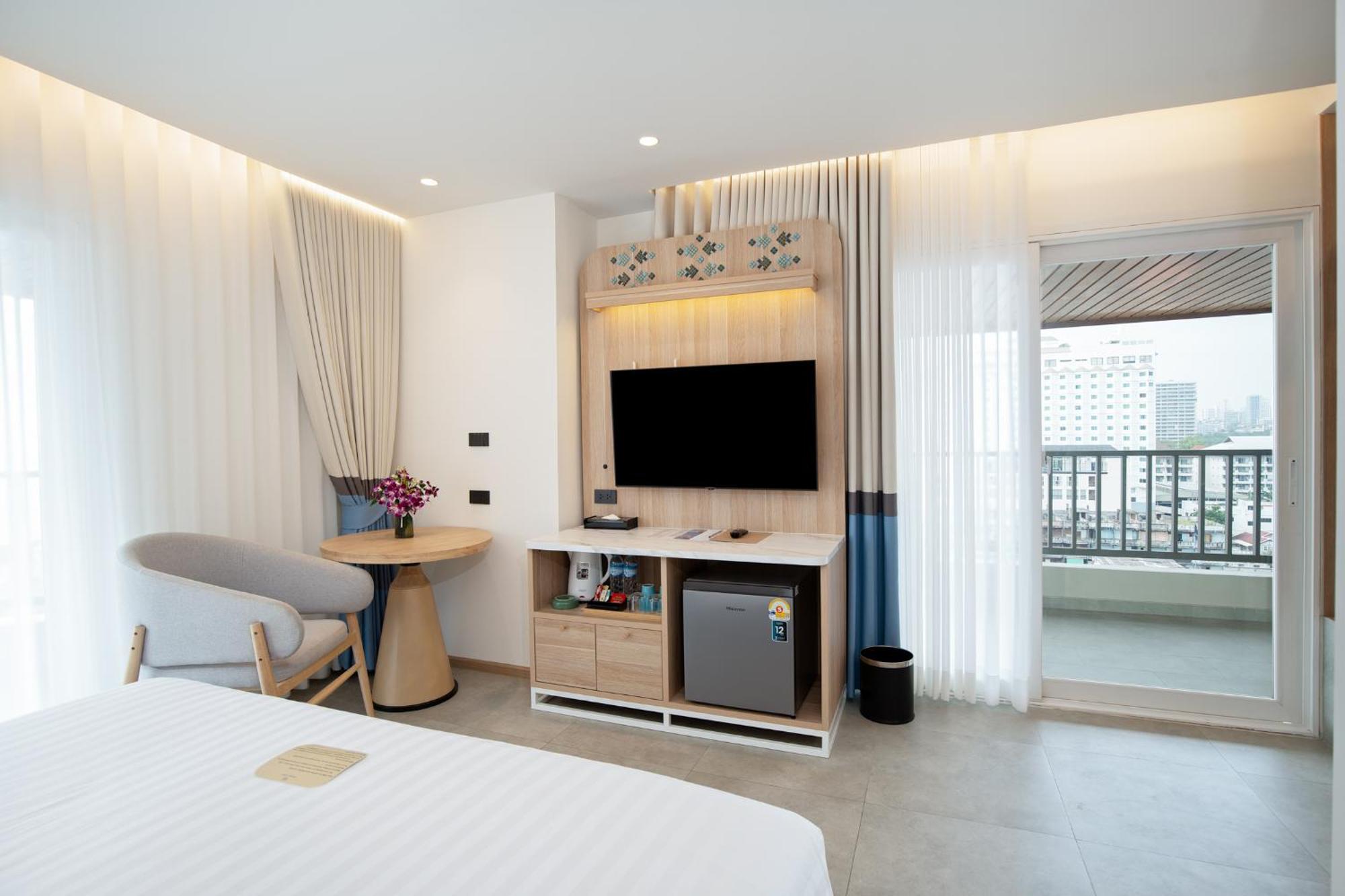 Jomtien Thani Hotel Bagian luar foto