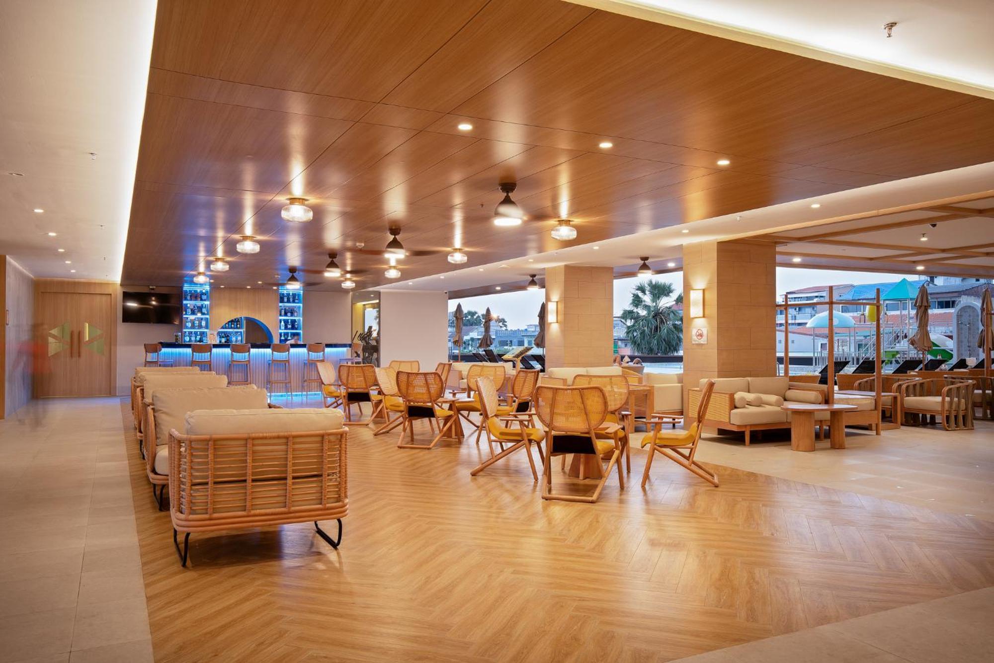 Jomtien Thani Hotel Bagian luar foto