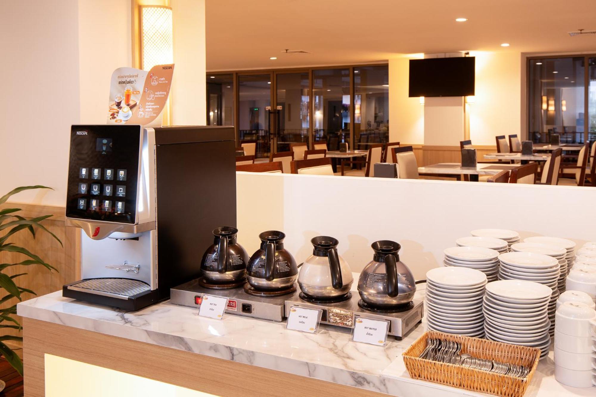 Jomtien Thani Hotel Bagian luar foto